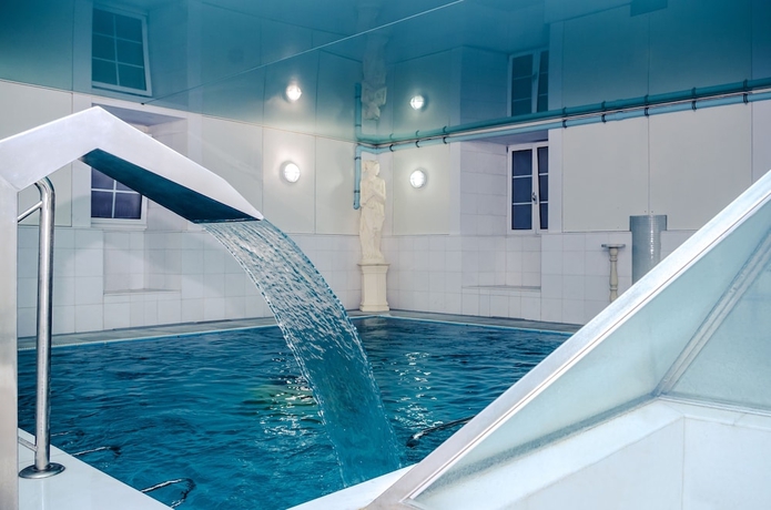 Imagen de la piscina del Hotel Balneario De Lugo. Foto 18