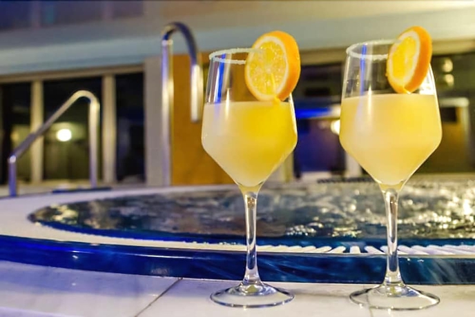 Imagen de la piscina del Hotel Balneario De Lugo. Foto 19