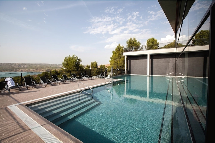 Imagen de la piscina del Hotel Balneario De Zújar. Foto 18