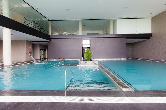 Imagen de la piscina del Hotel Balneario De Zújar. Foto 19