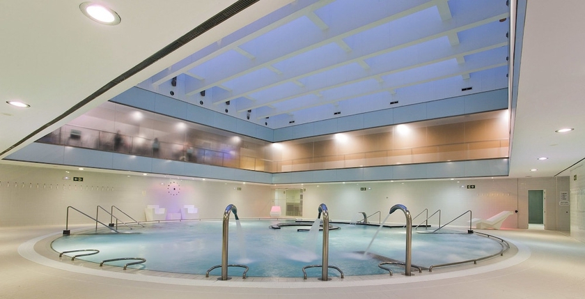 Imagen de la piscina del Hotel Balneario Elgorriaga. Foto 16