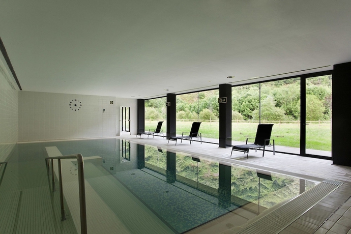 Imagen de la piscina del Hotel Balneario Elgorriaga. Foto 19