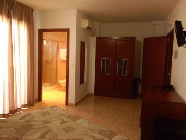 Imagen de la habitación del Hotel Balneario Fuentes del Trampal. Foto 3