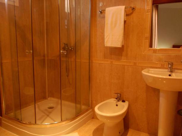 Imagen de la habitación del Hotel Balneario Fuentes del Trampal. Foto 7