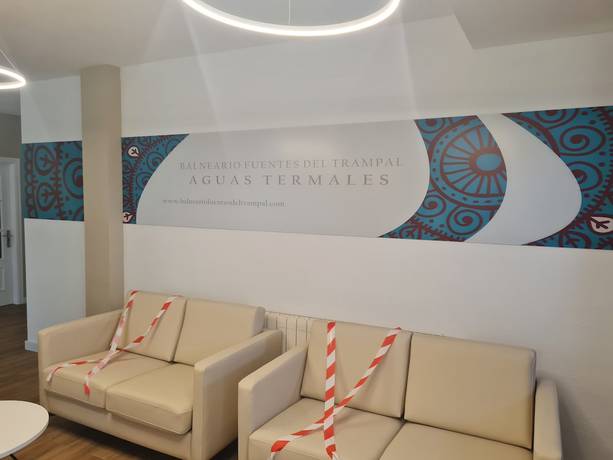 Imagen de los interiores del Hotel Balneario Fuentes del Trampal. Foto 19