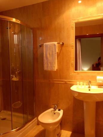 Imagen de la habitación del Hotel Balneario Fuentes del Trampal. Foto 10