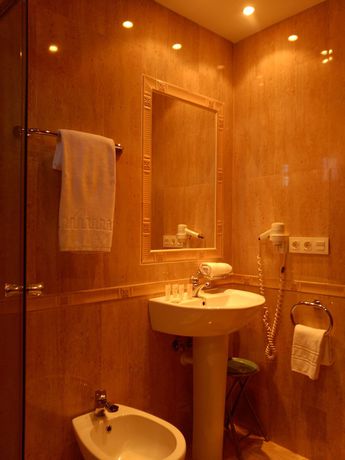 Imagen de la habitación del Hotel Balneario Fuentes del Trampal. Foto 13