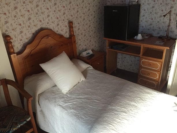 Imagen de la habitación del Hotel Balneario La Encarnaci&oacute;n, Los Alc&aacute;zares. Foto 3