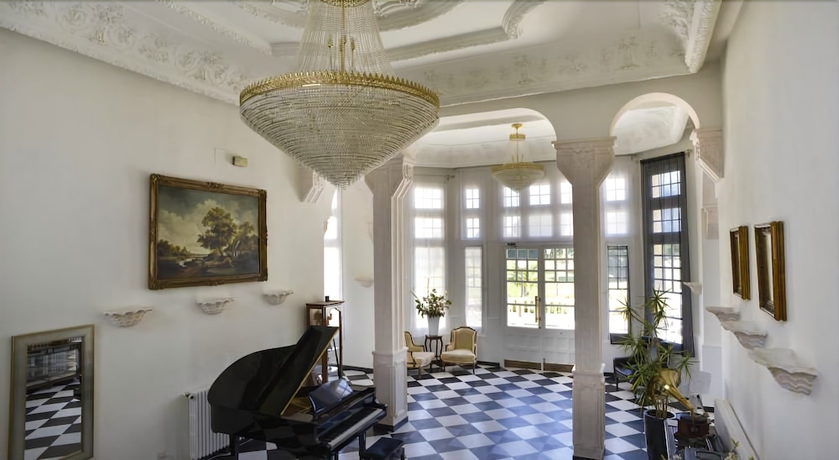 Imagen de los interiores del Hotel Balneario Palacio De Las Salinas. Foto 15