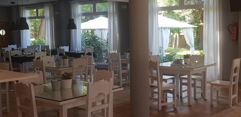Imagen del bar/restaurante del Hotel Balneario Parque de Alceda. Foto 2