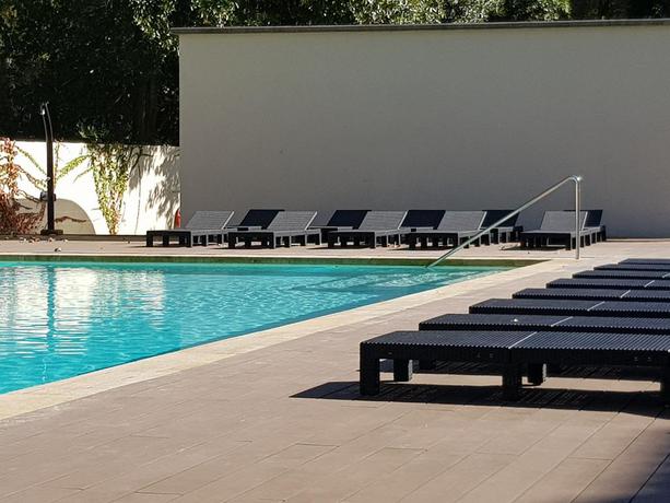 Imagen de la piscina del Hotel Balneario Parque de Alceda. Foto 10