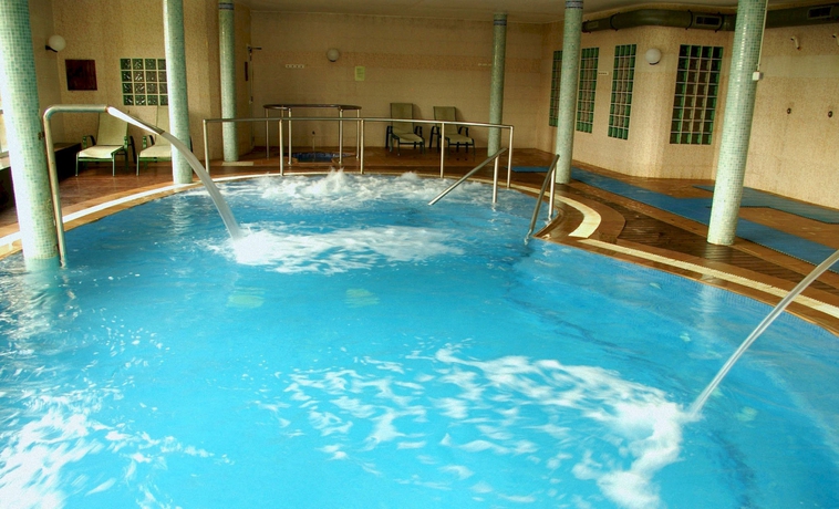 Imagen de la piscina del Hotel Balneario Rio Pambre. Foto 14