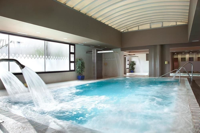 Imagen de la piscina del Hotel Balneario Valle Del Jerte. Foto 14