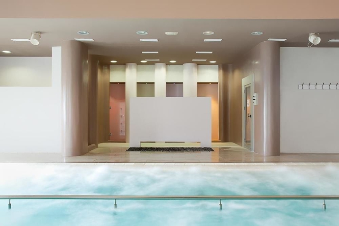 Imagen de la piscina del Hotel Balneario Valle Del Jerte. Foto 15