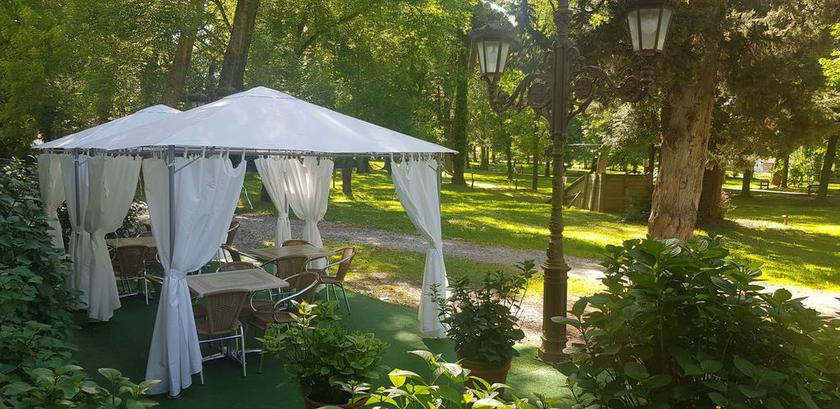 Imagen de los exteriores del Hotel Balneario de Alceda. Foto 4