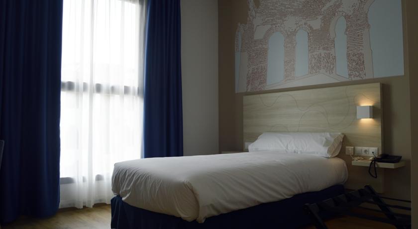 Imagen de la habitación del Hotel Balneario de Graena. Foto 13