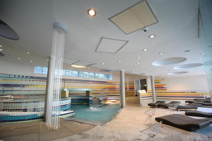 Imagen de la piscina del Hotel Balneario de Panticosa. Foto 14