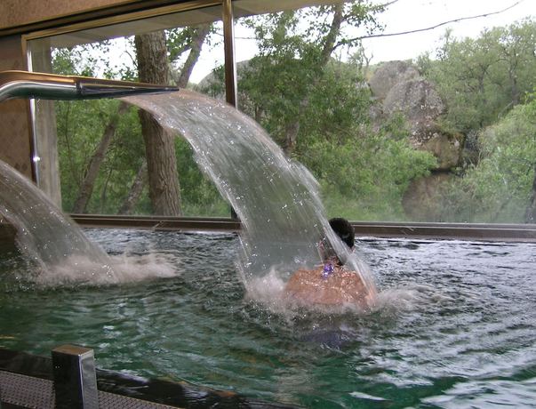 Imagen de la piscina del Hotel Balneario de Retortillo. Foto 19
