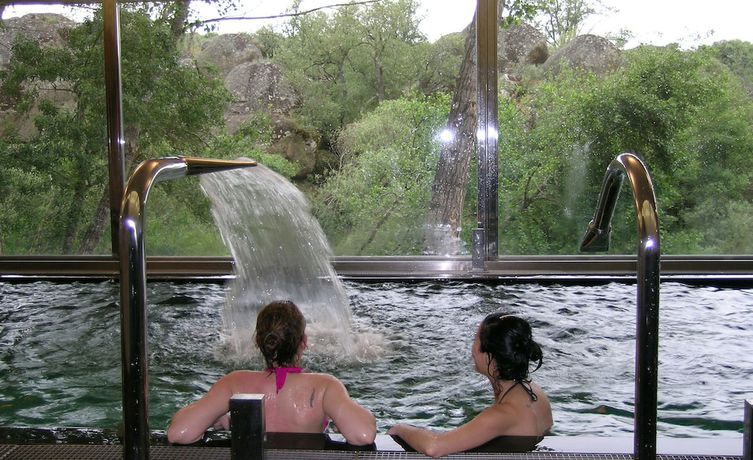 Imagen de la piscina del Hotel Balneario de Retortillo. Foto 20