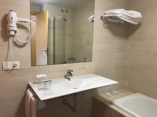 Imagen de la habitación del Hotel Balneario de Retortillo. Foto 9