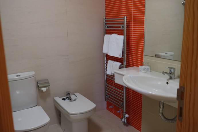 Imagen de la habitación del Hotel Balneario de Retortillo. Foto 15