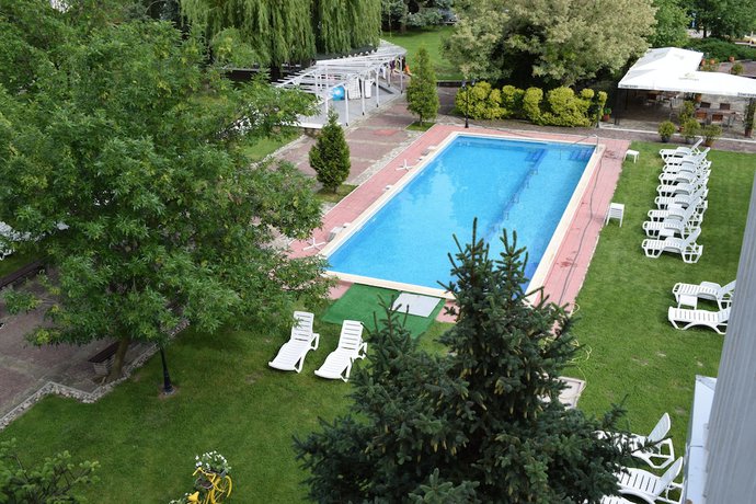 Imagen de la piscina del Hotel Balneo Stryama. Foto 16