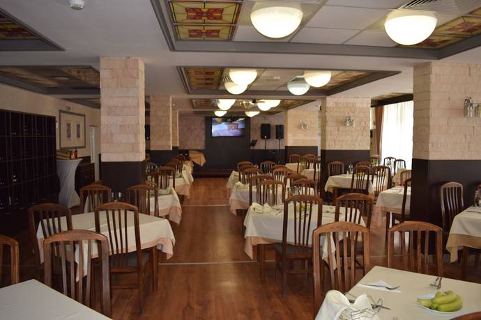 Imagen del bar/restaurante del Hotel Balneo Stryama. Foto 7