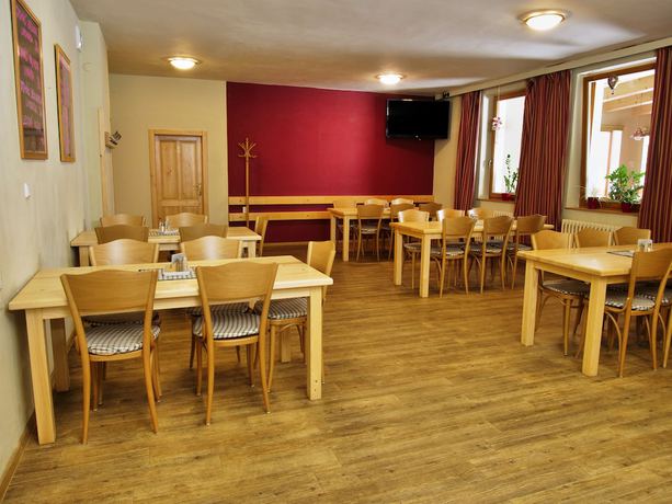 Imagen del bar/restaurante del Hotel Bal&oacute;nov&yacute; hotel a pivovar. Foto 2