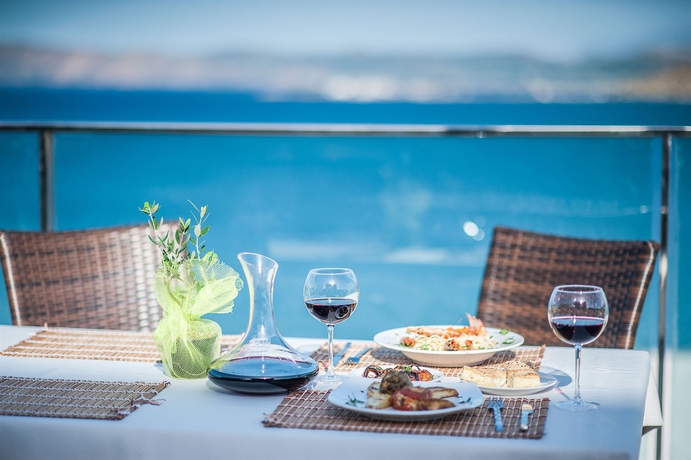 Imagen del bar/restaurante del Hotel Balos Beach. Foto 4