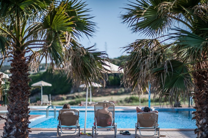 Imagen de la piscina del Hotel Balos Beach. Foto 12