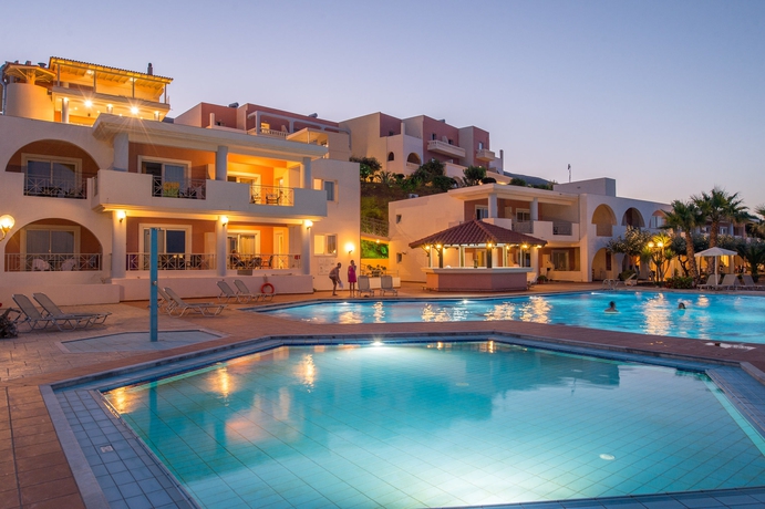 Imagen de la piscina del Hotel Balos Beach. Foto 14