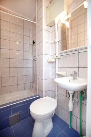 Imagen de la habitación del Hotel Balote. Foto 28