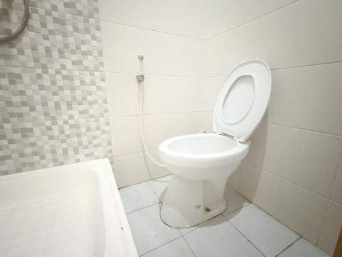 Imagen de la habitación del Hotel Balqies Homestay Syariah Makassar. Foto 16