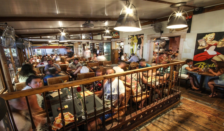 Imagen del bar/restaurante del Hotel Baltum. Foto 5