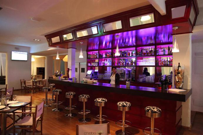 Imagen del bar/restaurante del Hotel Baluma Porto Petro. Foto 3