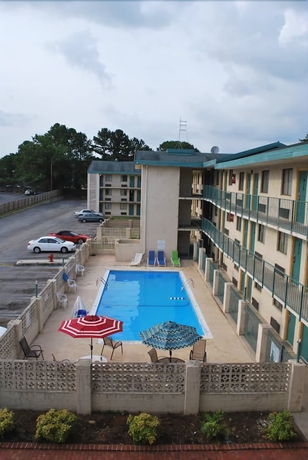 Imagen de la piscina del Hotel Bama Inn. Foto 16