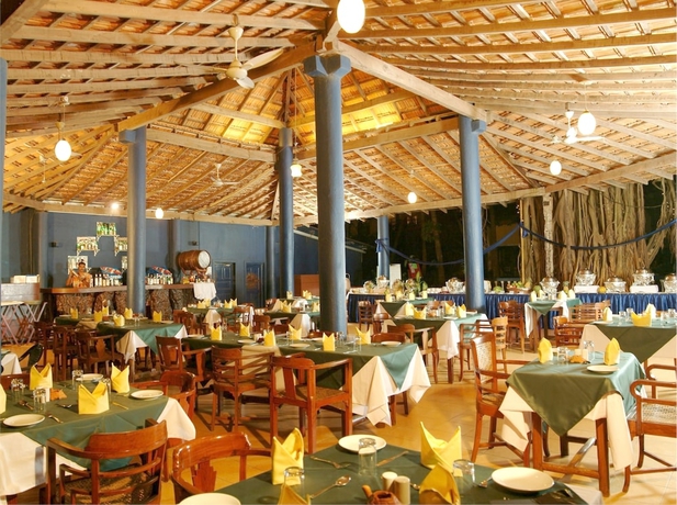 Imagen del bar/restaurante del Hotel Bambolim Beach Resort. Foto 3