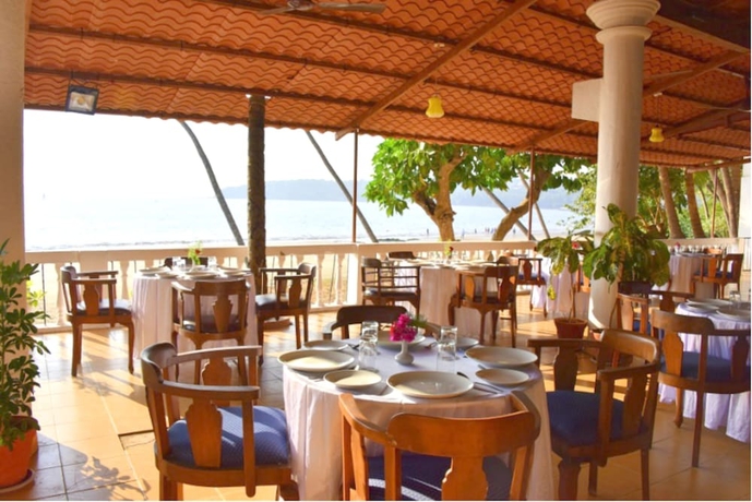 Imagen del bar/restaurante del Hotel Bambolim Beach Resort. Foto 4