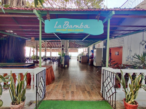 Imagen del bar/restaurante del Hotel Bambolim Beach Resort. Foto 5