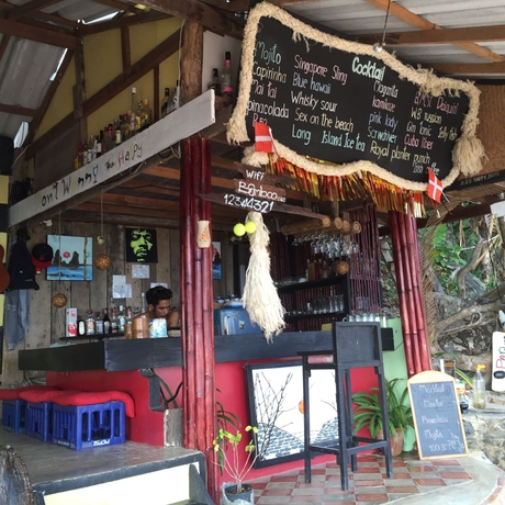 Imagen del bar/restaurante del Hotel Bamboo Bay Resort. Foto 4