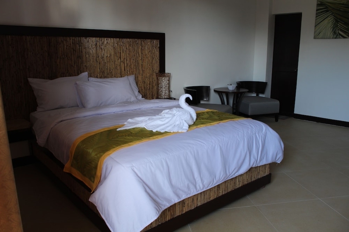 Imagen de la habitación del Hotel Bamboo Beach Resort. Foto 6