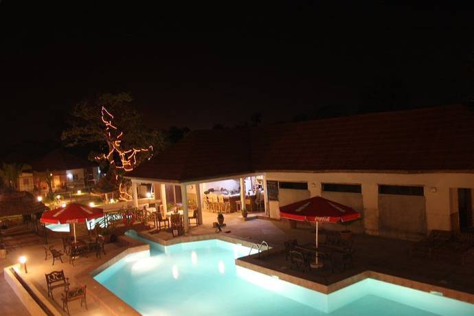 Imagen de la piscina del Hotel Bamboo Garden. Foto 15