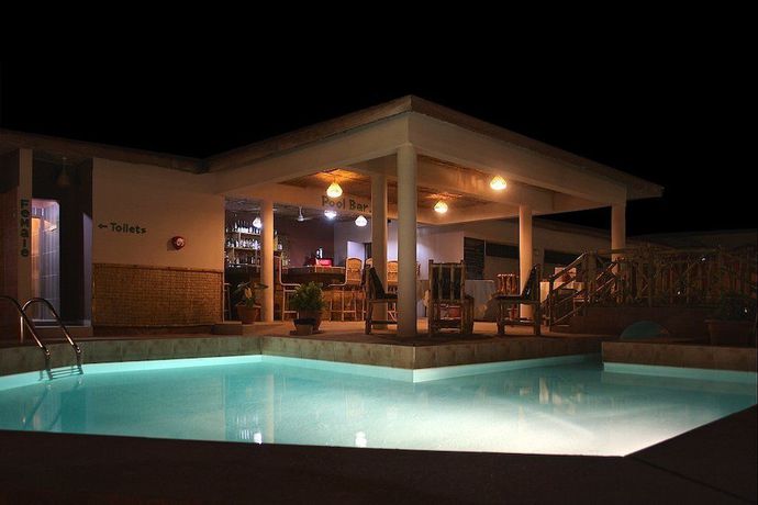 Imagen de la piscina del Hotel Bamboo Garden. Foto 16