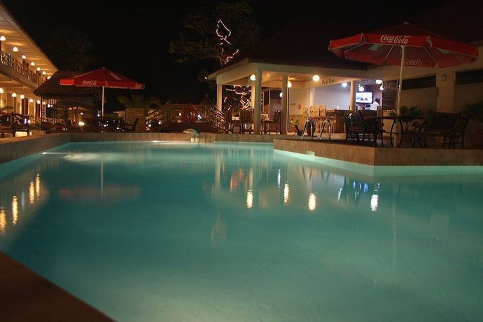 Imagen de la piscina del Hotel Bamboo Garden. Foto 17