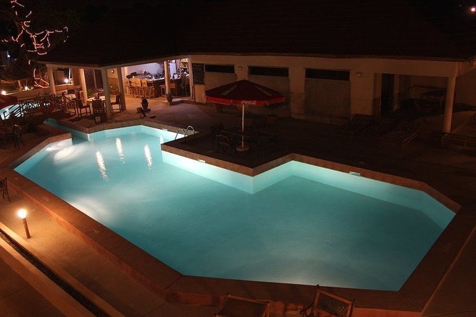 Imagen de la piscina del Hotel Bamboo Garden. Foto 18
