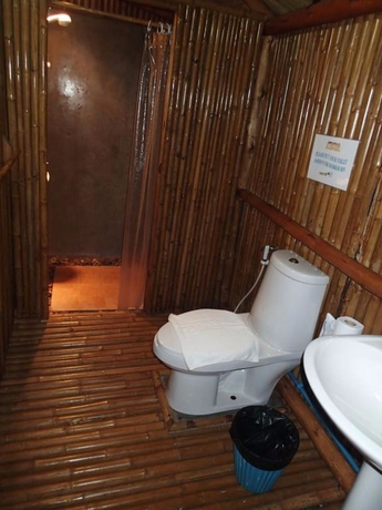 Imagen de la habitación del Hotel Bamboo Hideaway Resort. Foto 15