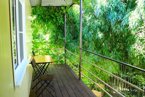 Imagen de los exteriores del Hotel Bamboo Hutor. Foto 4