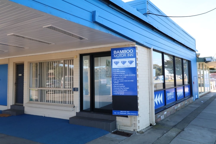 Imagen de los interiores del Hotel Bamboo Motor Inn. Foto 19