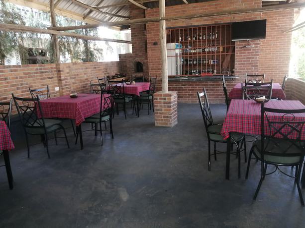 Imagen del bar/restaurante del Hotel Bamboo village, ARUSHA. Foto 7