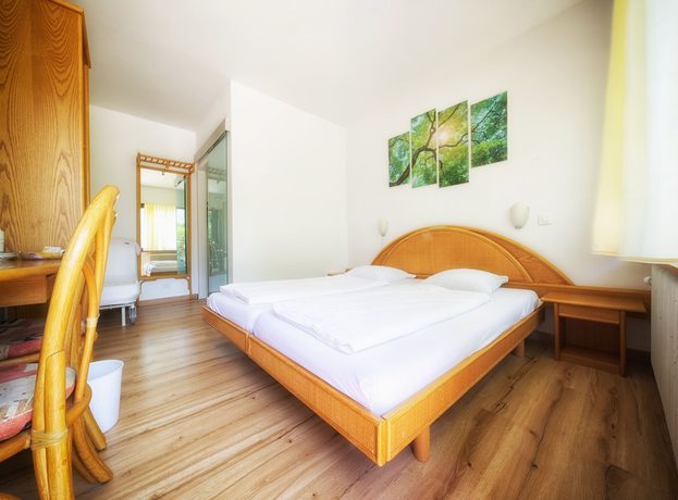 Imagen de la habitación del Hotel Bamboohouse Motel Riazzino. Foto 11